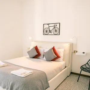 Apartment Bike & Family, Como