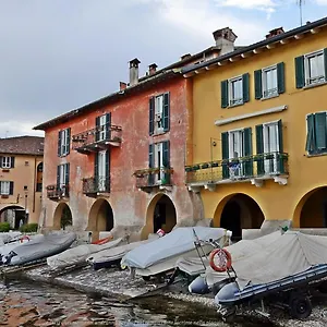 Apartment Portatorre Suite, A Charming In The Heart Of Como, Free Private Parking, Air Conditioning & More!, Como